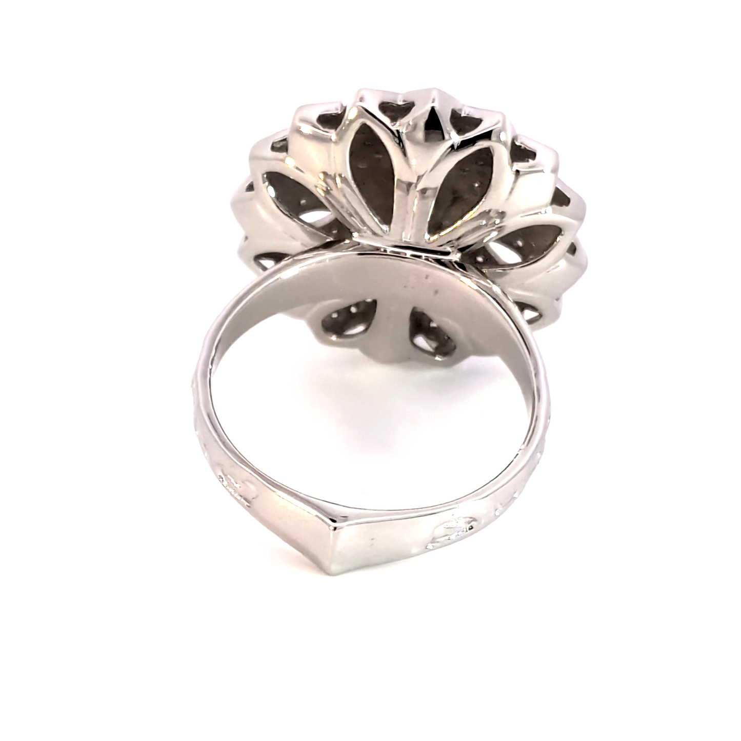 Brilliant Round Cut Diamond White Gold Cocktail Ring