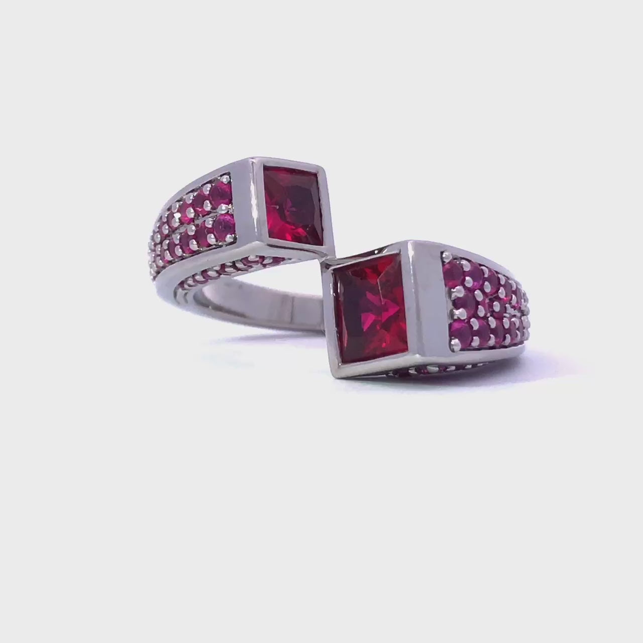 Modern Fashion Ring Sqaure Horn Shaped with Made Purplish Emeralds